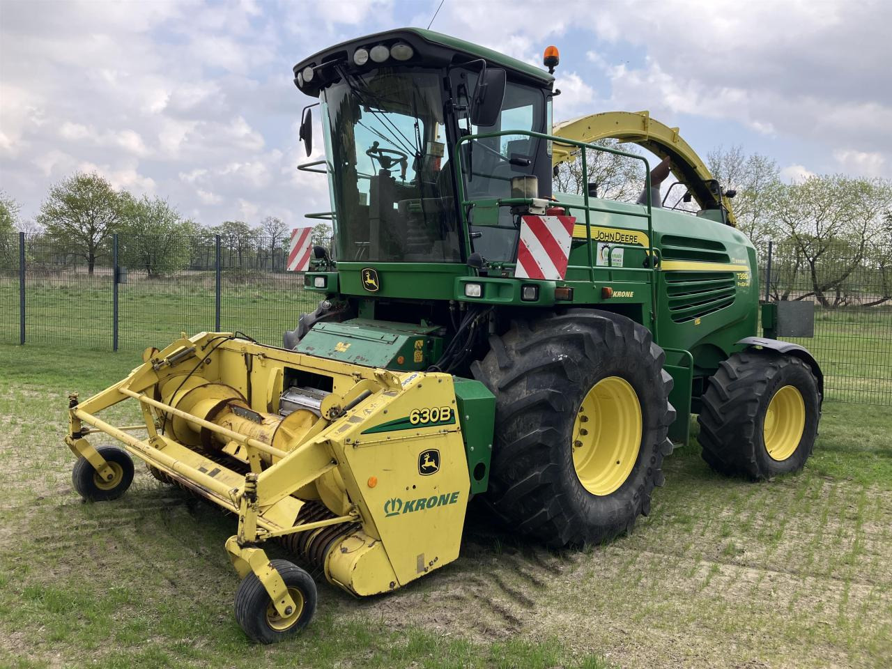 John Deere 7380 - Máy gặt đập thức ăn gia súc: hình 1 John Deere 7380 - Máy gặt đập thức ăn gia súc: hình 1