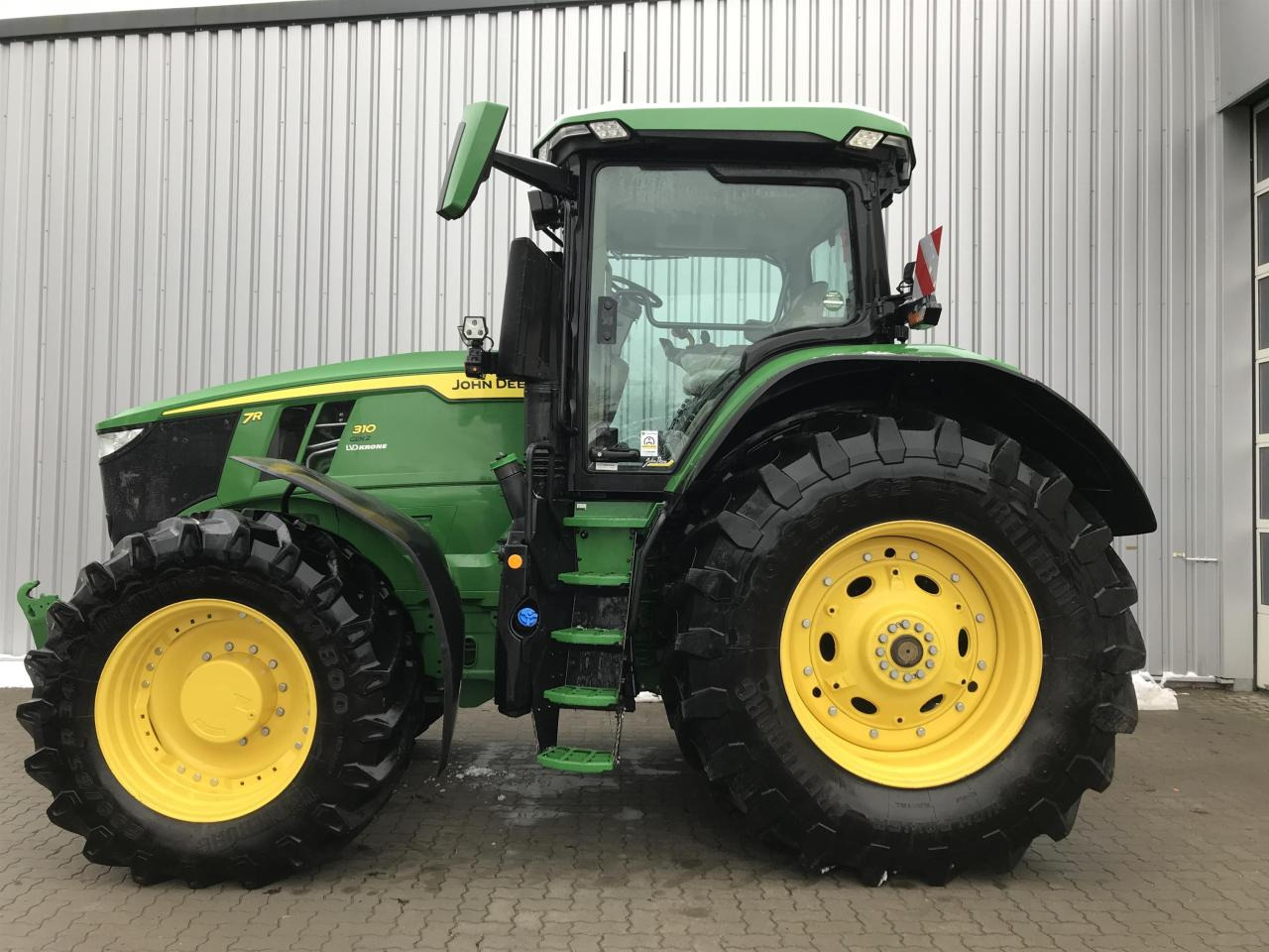 John Deere 7R 310 - Máy cày: hình 1 John Deere 7R 310 - Máy cày: hình 1