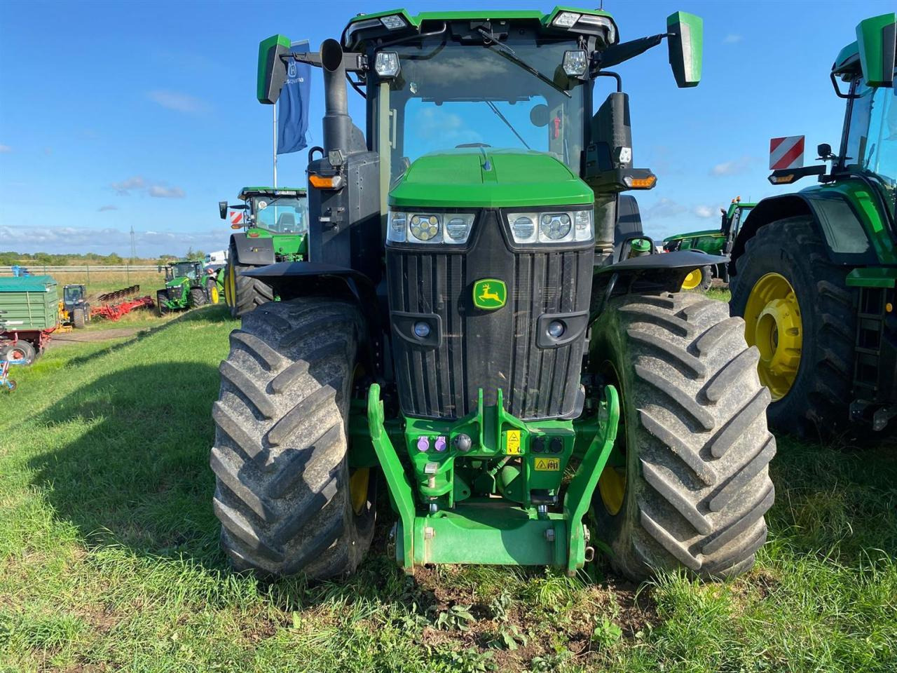 John Deere 7R 330 - Máy cày: hình 3 John Deere 7R 330 - Máy cày: hình 3