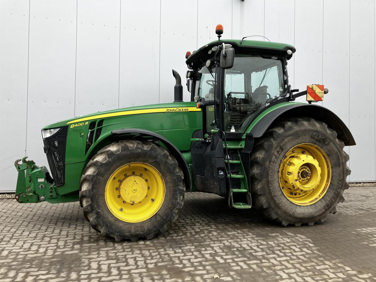 John Deere 8400R - Máy cày: hình 2 John Deere 8400R - Máy cày: hình 2