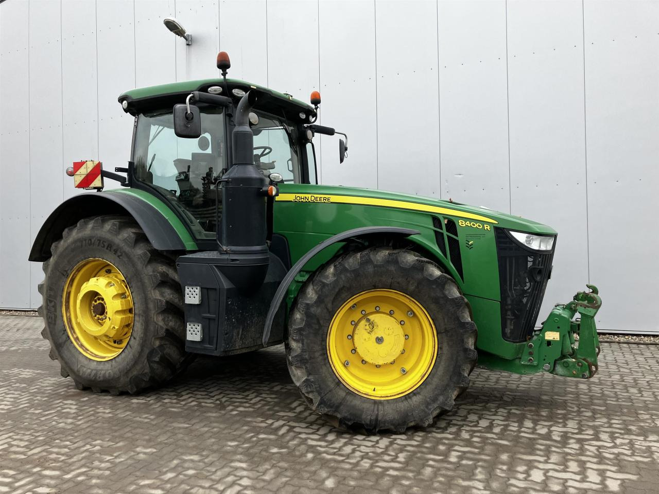 John Deere 8400R - Máy cày: hình 1 John Deere 8400R - Máy cày: hình 1