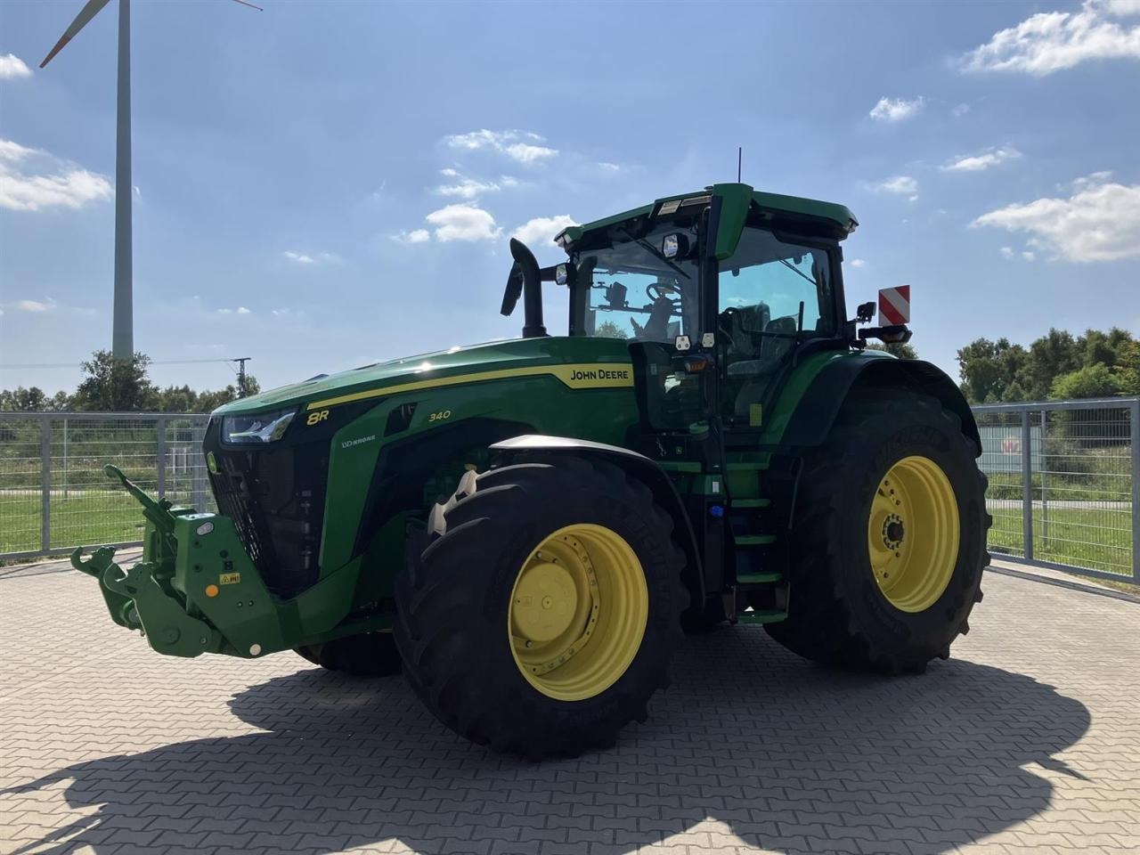 John Deere 8R 340 - Máy cày: hình 1 John Deere 8R 340 - Máy cày: hình 1