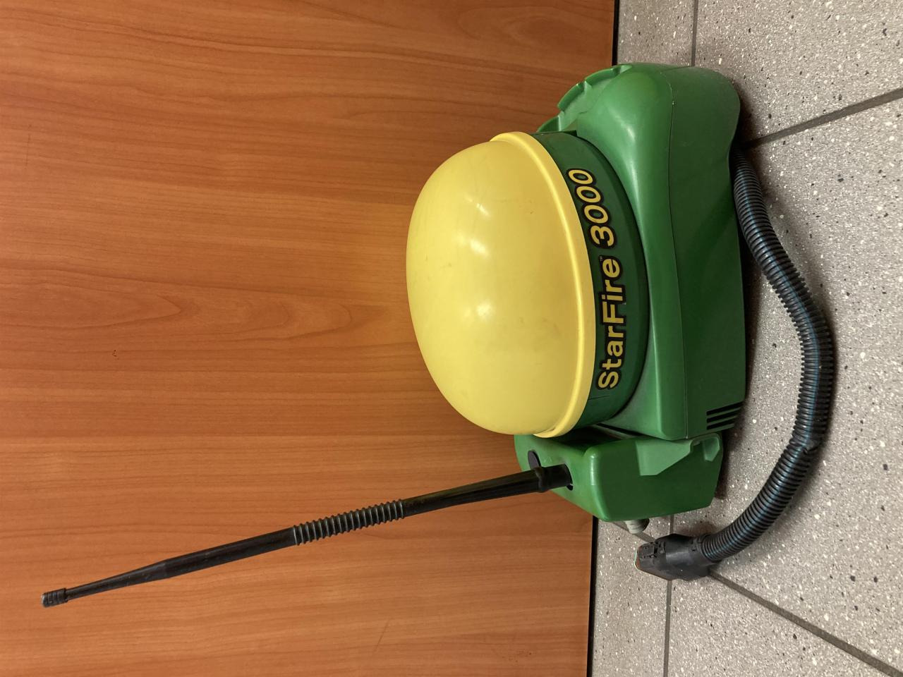 John Deere SF3000 - Hệ thống định vị cho Máy móc nông nghiệp: hình 2 John Deere SF3000 - Hệ thống định vị cho Máy móc nông nghiệp: hình 2