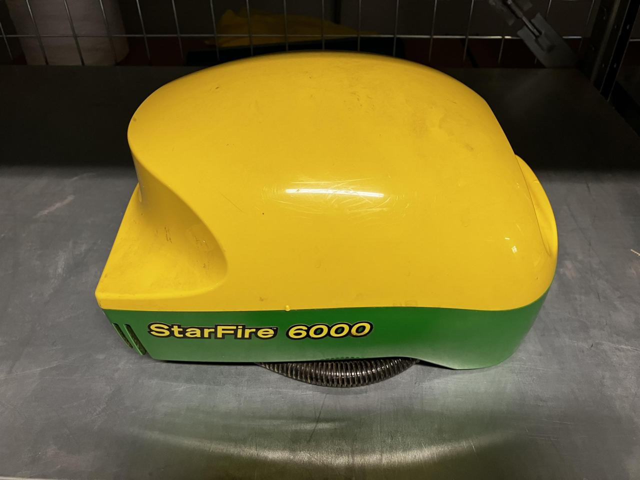 John Deere SF6000 - Hệ thống định vị cho Máy móc nông nghiệp: hình 2 John Deere SF6000 - Hệ thống định vị cho Máy móc nông nghiệp: hình 2