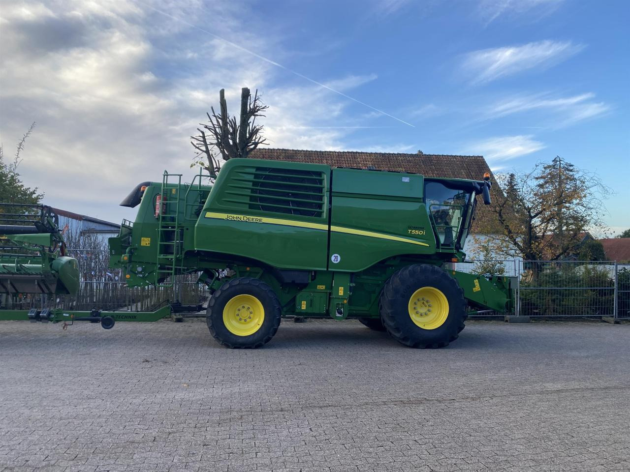 John Deere T550 - Máy gặt đập: hình 2 John Deere T550 - Máy gặt đập: hình 2