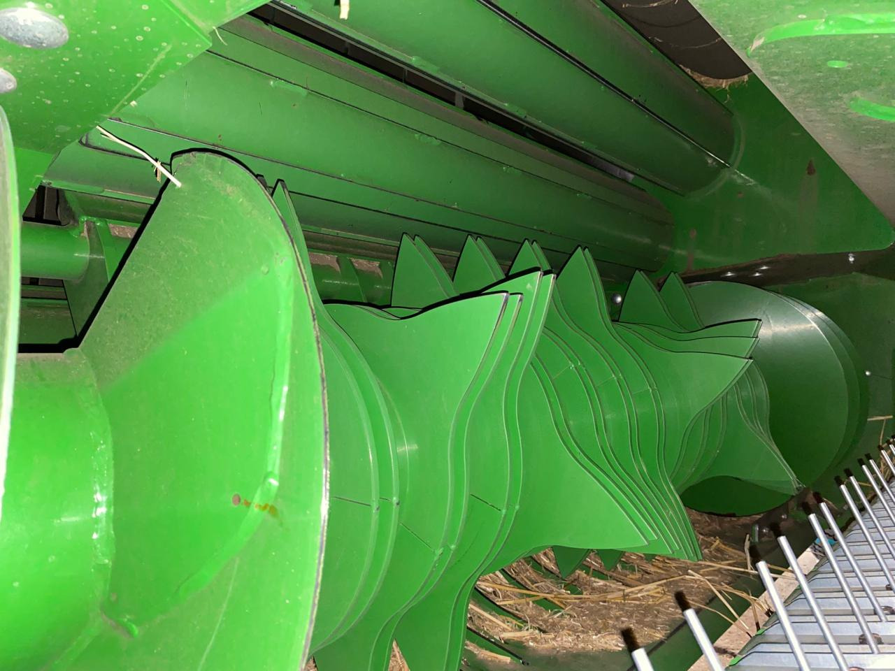 John Deere V451M MaxiCut 13 - Máy đóng kiện tròn: hình 3 John Deere V451M MaxiCut 13 - Máy đóng kiện tròn: hình 3