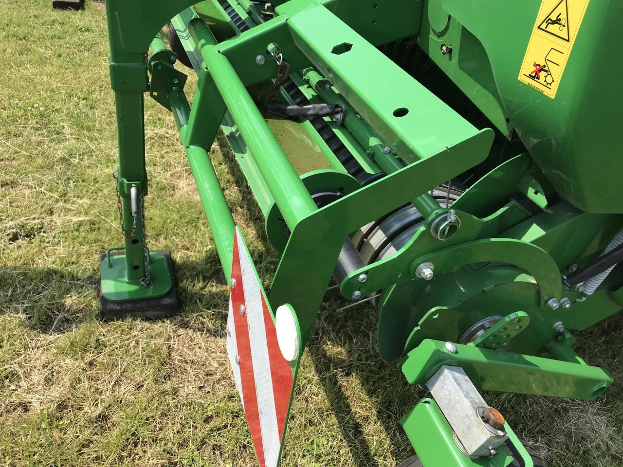 John Deere V461M - Máy đóng kiện tròn: hình 4 John Deere V461M - Máy đóng kiện tròn: hình 4