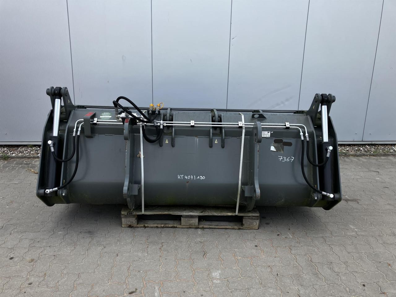 Kramer 2400 mm - Gầu: hình 3 Kramer 2400 mm - Gầu: hình 3