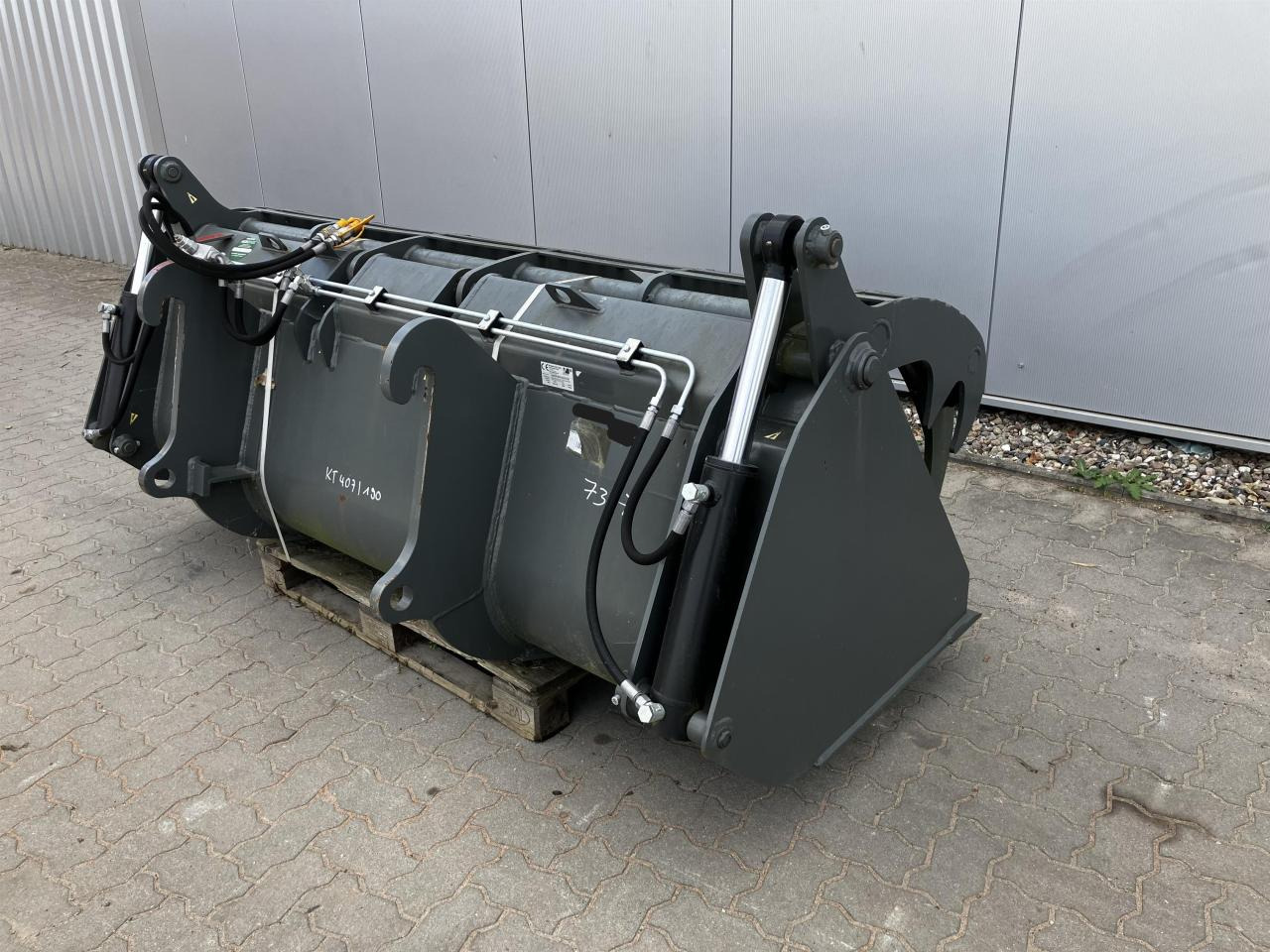 Kramer 2400 mm - Gầu: hình 4 Kramer 2400 mm - Gầu: hình 4