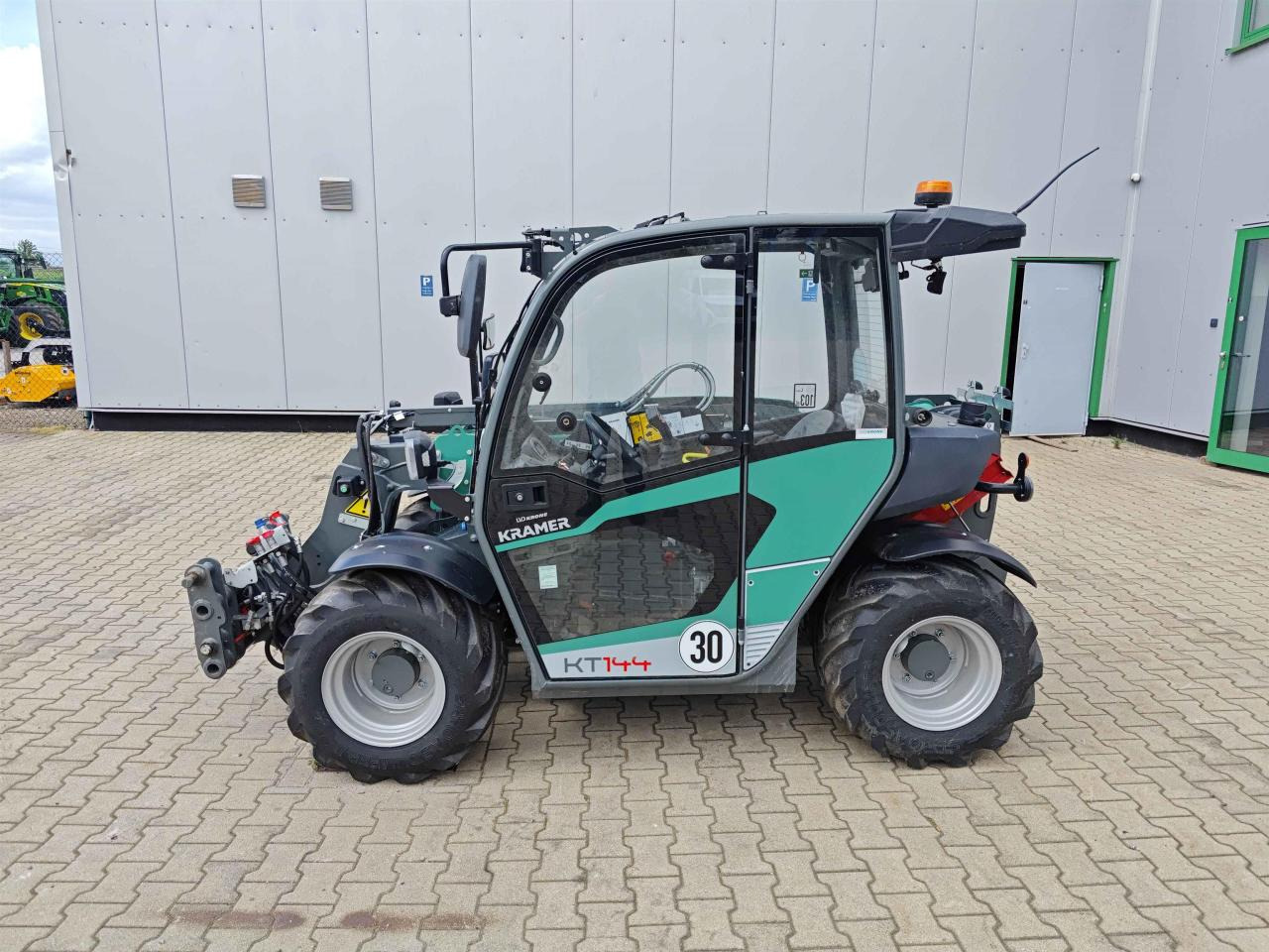 Kramer KT144 - Xe nhấc hình viễn vọng kính: hình 2 Kramer KT144 - Xe nhấc hình viễn vọng kính: hình 2