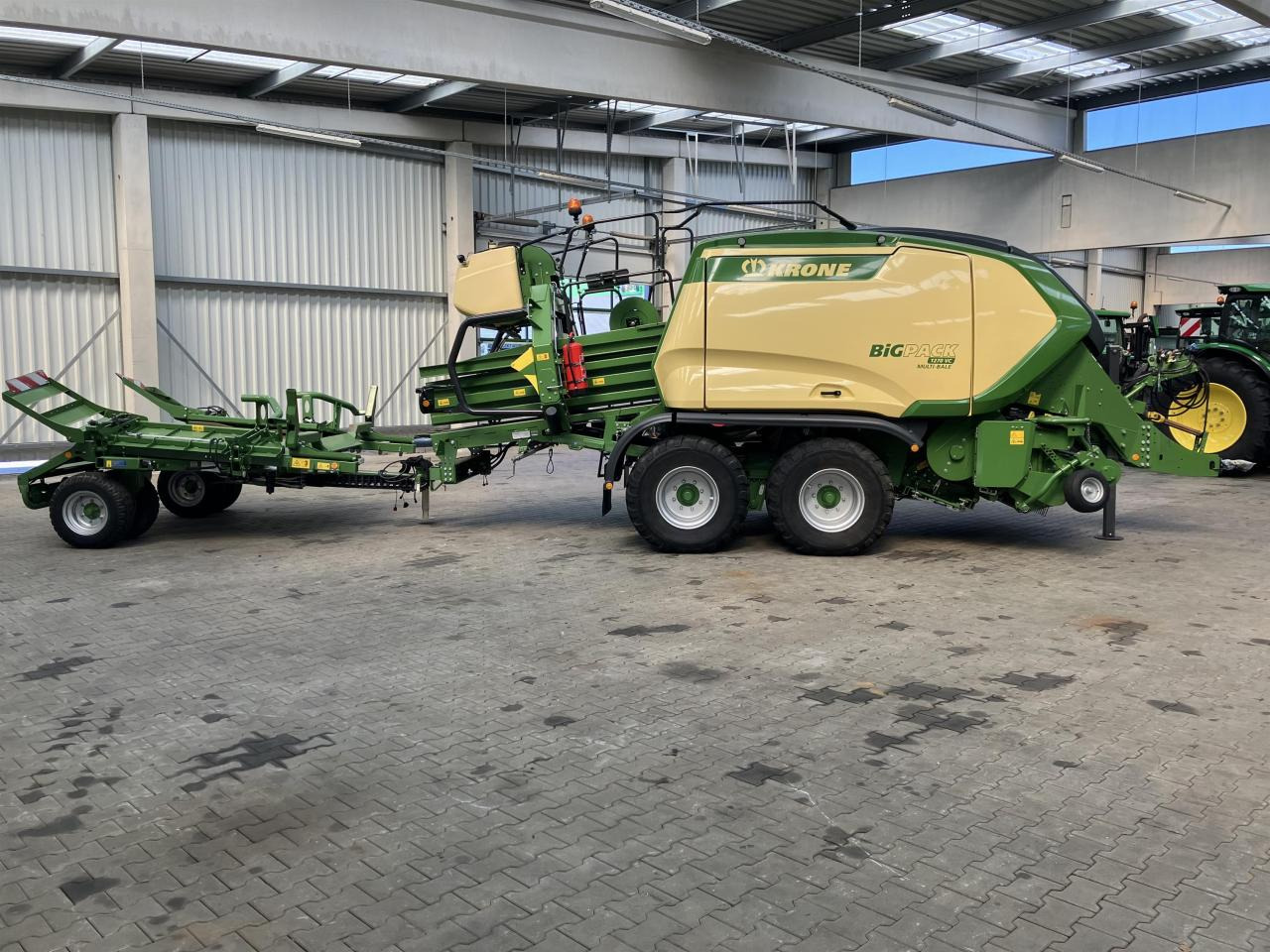 Krone Big Pack 1270 VC - Máy đóng kiện vuông: hình 1 Krone Big Pack 1270 VC - Máy đóng kiện vuông: hình 1