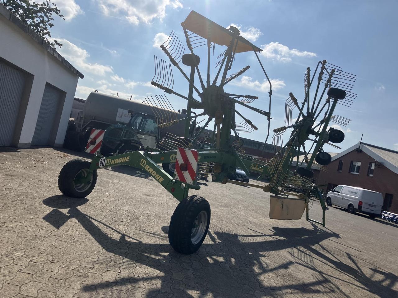 Krone SWADRO 810 - Dàn trải/ Cào: hình 5 Krone SWADRO 810 - Dàn trải/ Cào: hình 5