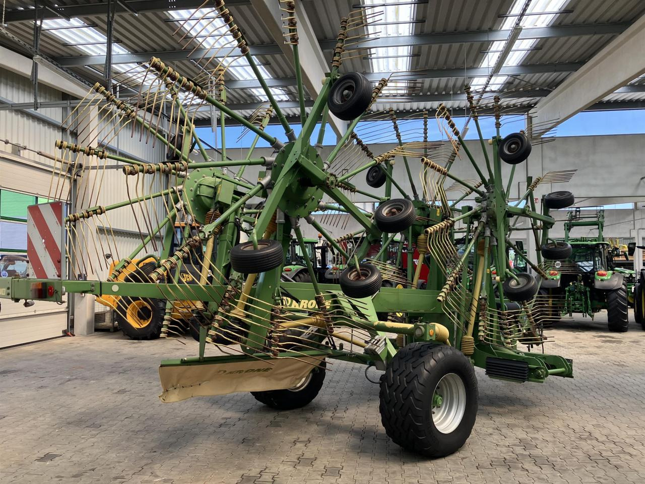 Krone Swadro 1400 - Dàn trải/ Cào: hình 4 Krone Swadro 1400 - Dàn trải/ Cào: hình 4