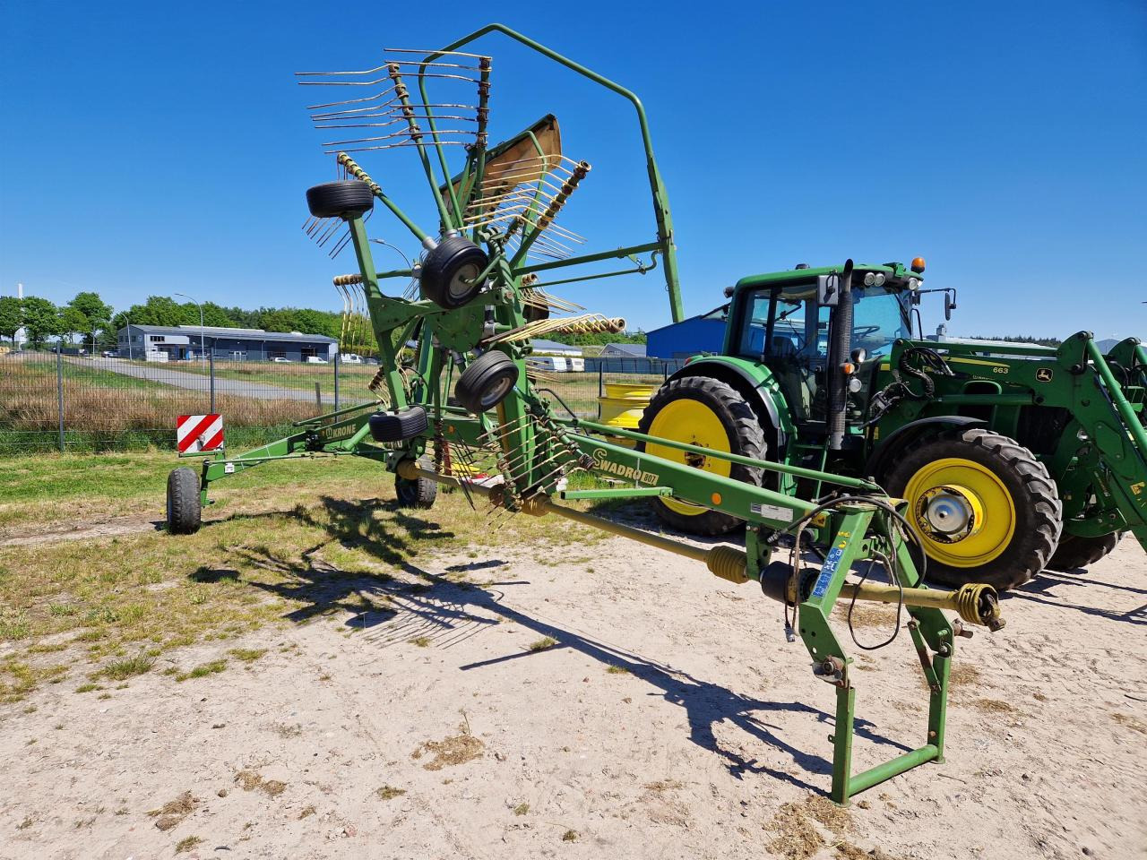 Krone Swadro 807 - Dàn trải/ Cào: hình 2 Krone Swadro 807 - Dàn trải/ Cào: hình 2