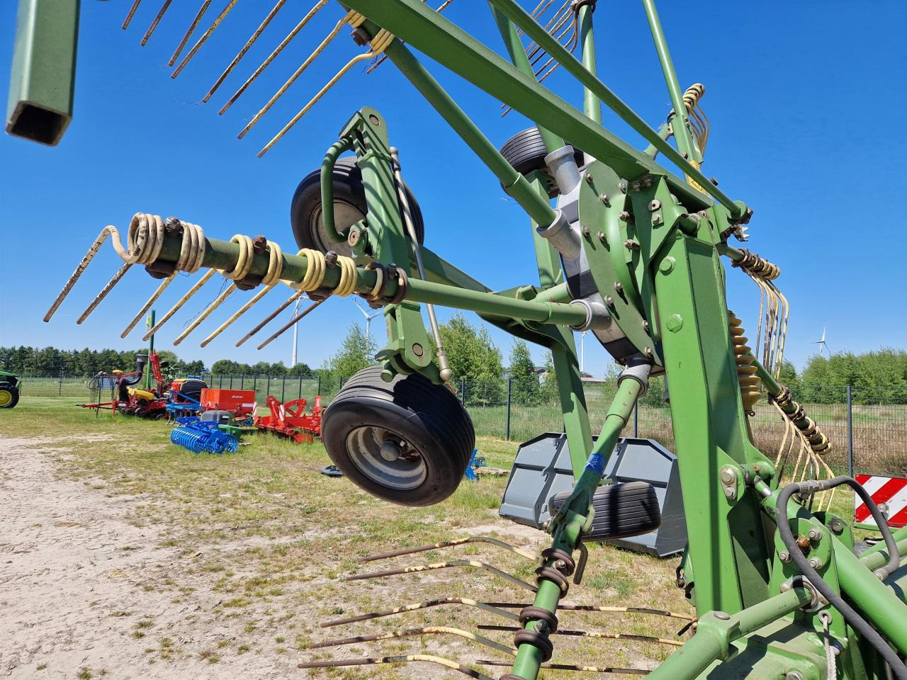Krone Swadro 807 - Dàn trải/ Cào: hình 4 Krone Swadro 807 - Dàn trải/ Cào: hình 4