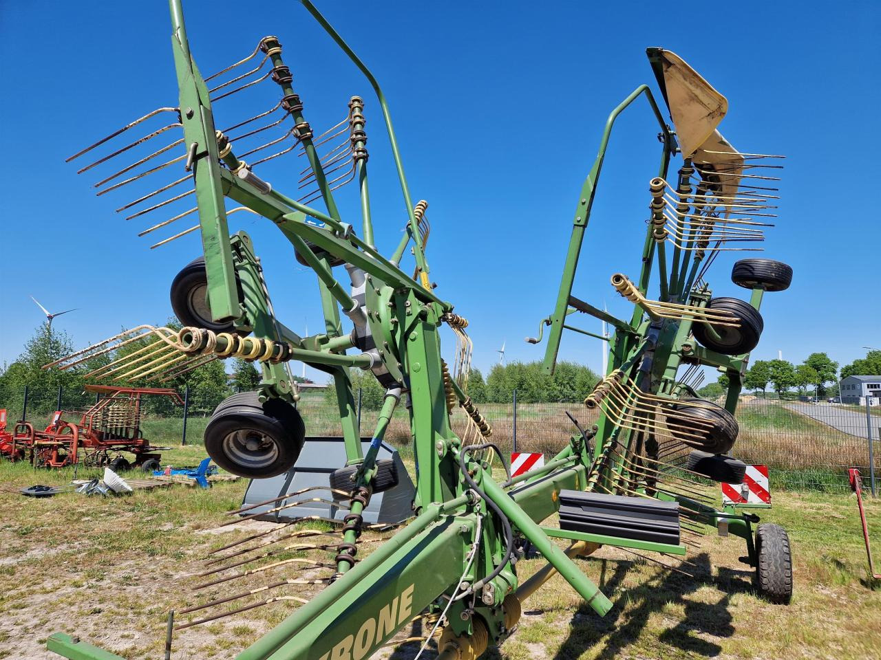 Krone Swadro 807 - Dàn trải/ Cào: hình 3 Krone Swadro 807 - Dàn trải/ Cào: hình 3