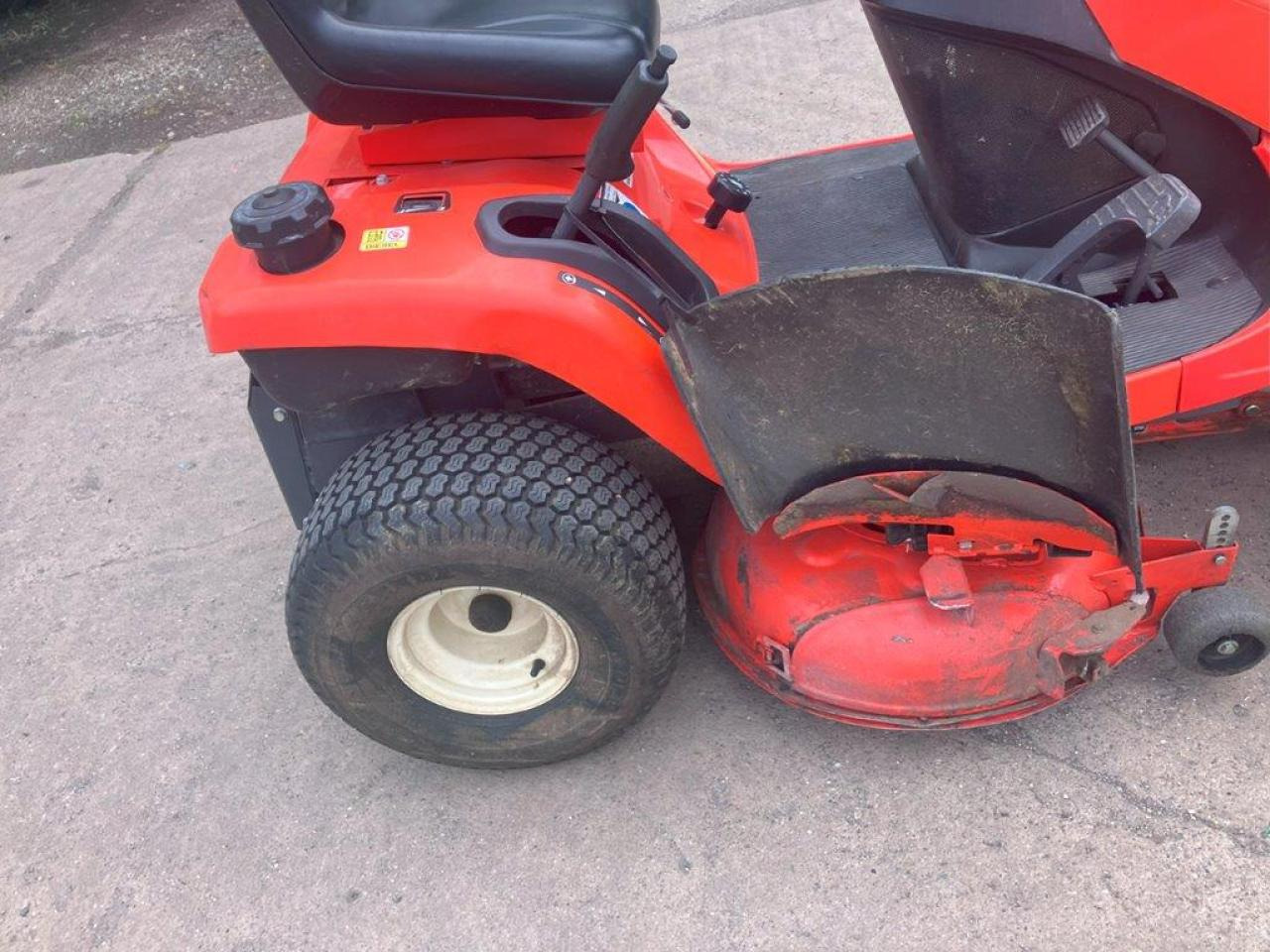 Kubota GR1600-ID-II - Máy cắt cỏ vườn: hình 4 Kubota GR1600-ID-II - Máy cắt cỏ vườn: hình 4