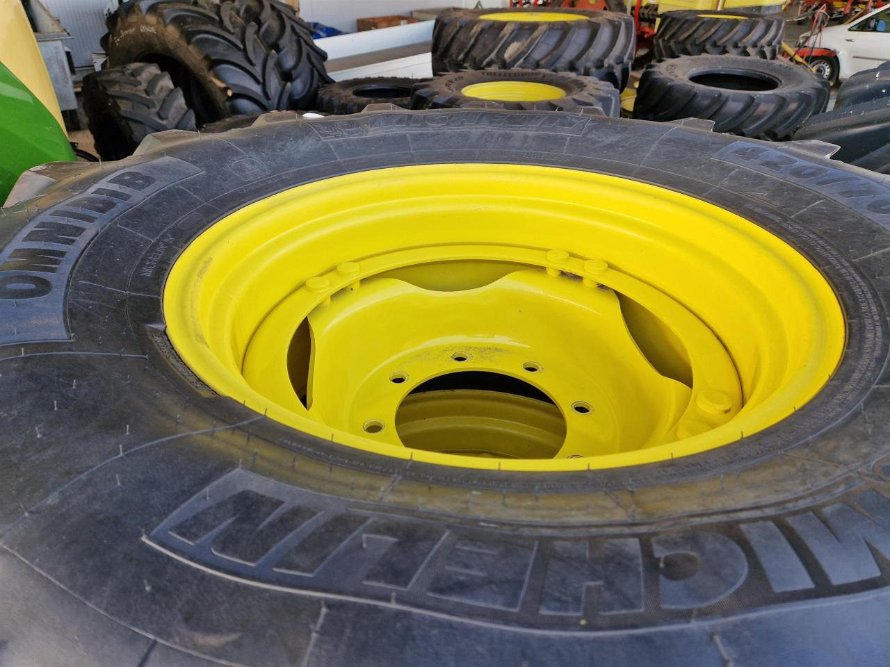 Michelin 420/70R24 - Lốp cho Máy móc nông nghiệp: hình 2 Michelin 420/70R24 - Lốp cho Máy móc nông nghiệp: hình 2