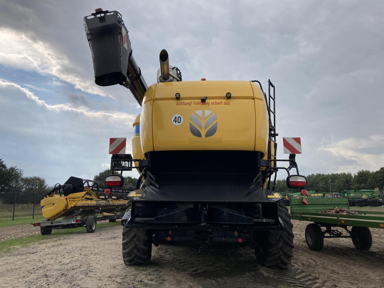 New Holland CX 8.90 - Máy gặt đập: hình 2 New Holland CX 8.90 - Máy gặt đập: hình 2
