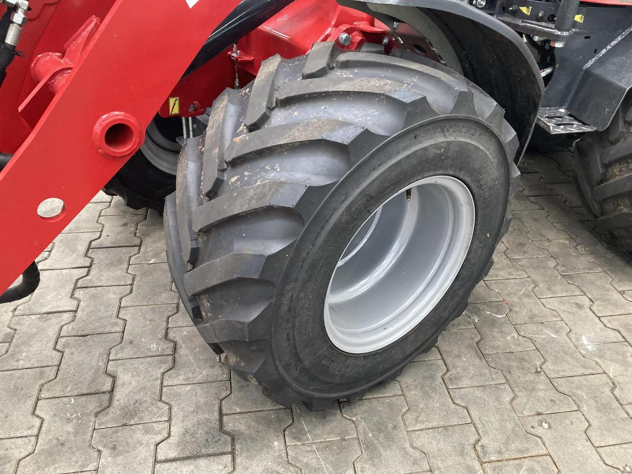 Thaler 2438H - Máy xúc lật bánh lốp: hình 3 Thaler 2438H - Máy xúc lật bánh lốp: hình 3
