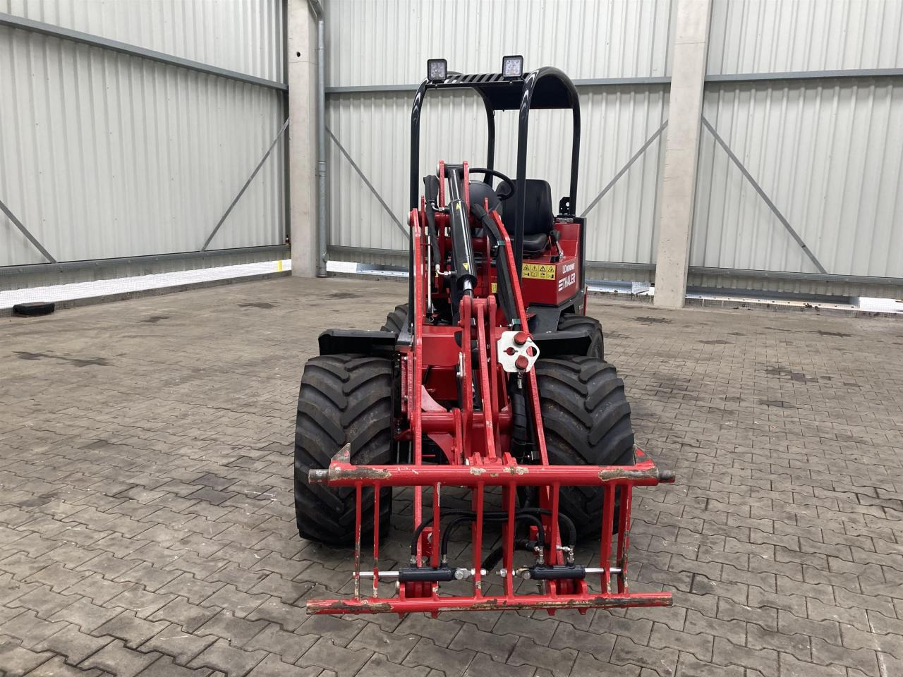 Thaler 2438H - Máy xúc lật bánh lốp: hình 2 Thaler 2438H - Máy xúc lật bánh lốp: hình 2