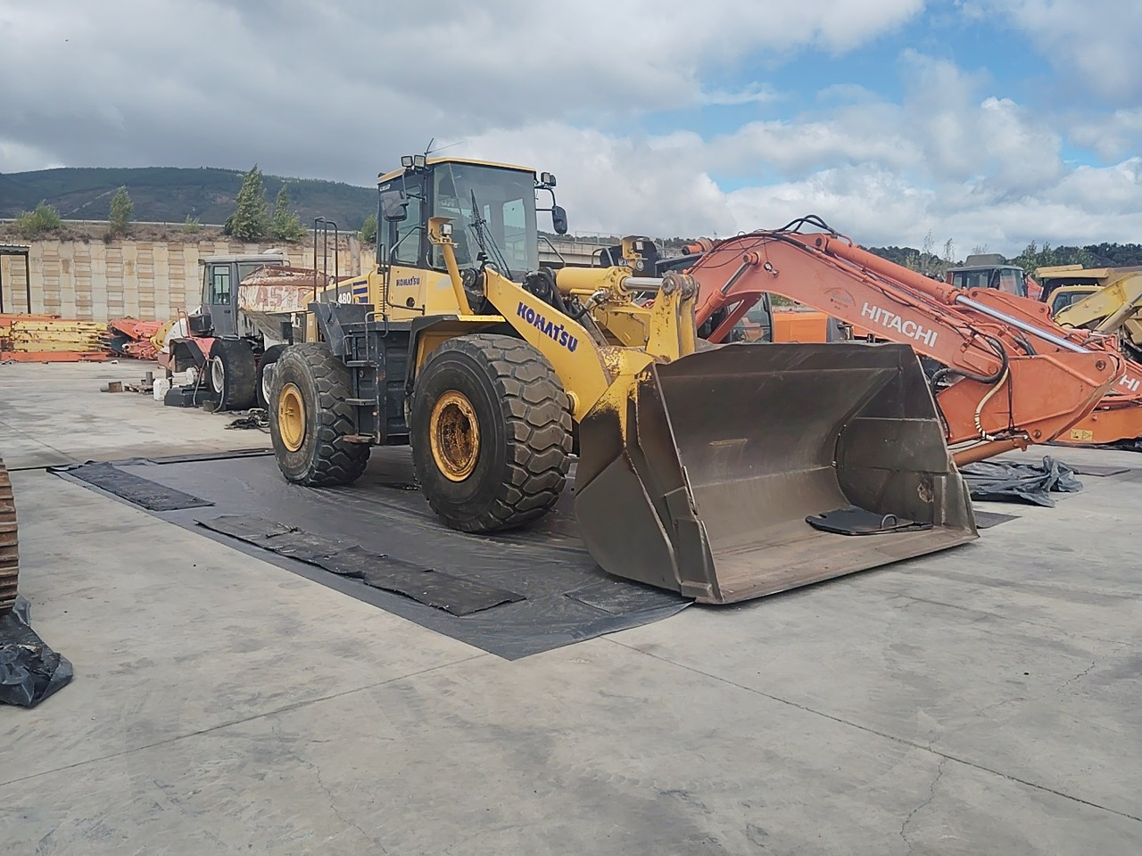 KOMATSU WA480-5H - Máy xúc lật bánh lốp: hình 2 KOMATSU WA480-5H - Máy xúc lật bánh lốp: hình 2