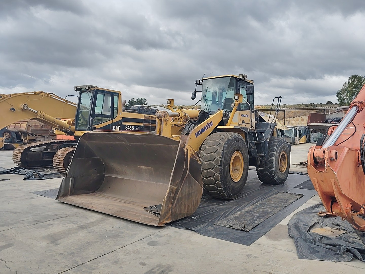 KOMATSU WA480-5H - Máy xúc lật bánh lốp: hình 1 KOMATSU WA480-5H - Máy xúc lật bánh lốp: hình 1