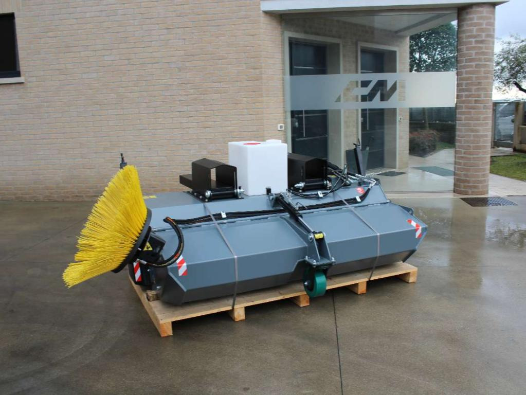 CM Crusher CSI 200 Sweeping Bucket - Chổi cho Máy xúc lật đa năng: hình 2 CM Crusher CSI 200 Sweeping Bucket - Chổi cho Máy xúc lật đa năng: hình 2