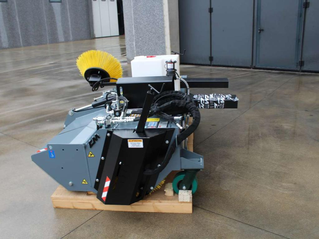 CM Crusher CSI 200 Sweeping Bucket - Chổi cho Máy xúc lật đa năng: hình 3 CM Crusher CSI 200 Sweeping Bucket - Chổi cho Máy xúc lật đa năng: hình 3