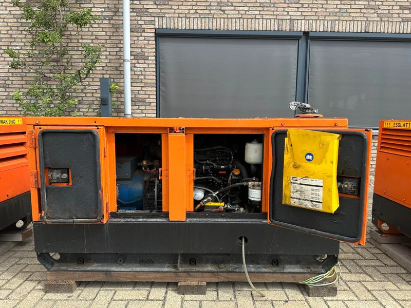 Atlas-Copco QAS 18 Yanmar Mecc Alte Spa 18 kVA Silent generatorset - Bộ phát điện: hình 4 Atlas-Copco QAS 18 Yanmar Mecc Alte Spa 18 kVA Silent generatorset - Bộ phát điện: hình 4