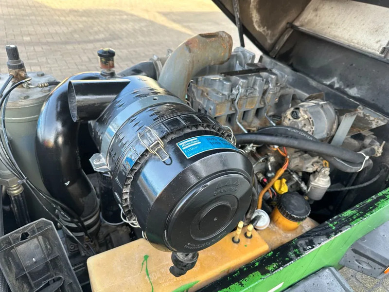 Atlas-Copco XAS 57 DD Deutz 3 m3 / min 23 kW 7 Bar Mobiele Diesel Compressor op aanhanger - Máy nén khí: hình 4 Atlas-Copco XAS 57 DD Deutz 3 m3 / min 23 kW 7 Bar Mobiele Diesel Compressor op aanhanger - Máy nén khí: hình 4