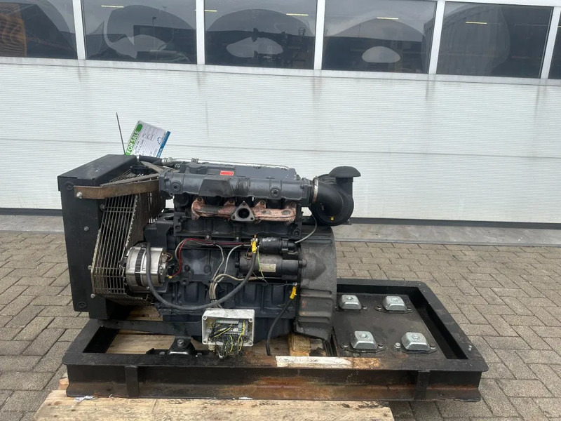 Deutz F4M 2011 Diesel motor 30 kW 39 PK bij 1500 rpm as New ! - Động cơ cho Thiết bị xử lý vật liệu: hình 3 Deutz F4M 2011 Diesel motor 30 kW 39 PK bij 1500 rpm as New ! - Động cơ cho Thiết bị xử lý vật liệu: hình 3
