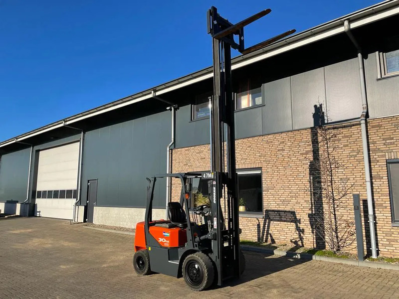 Doosan D30G Yanmar 3 ton Triplex Freelift Sideshift Diesel Heftruck 470 cm hefhoogte - Xe nâng diesel: hình 2 Doosan D30G Yanmar 3 ton Triplex Freelift Sideshift Diesel Heftruck 470 cm hefhoogte - Xe nâng diesel: hình 2