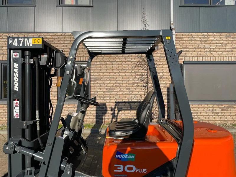 Xe nâng diesel Doosan D30G Yanmar 3 ton Triplex Freelift Sideshift Diesel Heftruck 470 cm hefhoogte: hình 15 Xe nâng diesel Doosan D30G Yanmar 3 ton Triplex Freelift Sideshift Diesel Heftruck 470 cm hefhoogte: hình 15