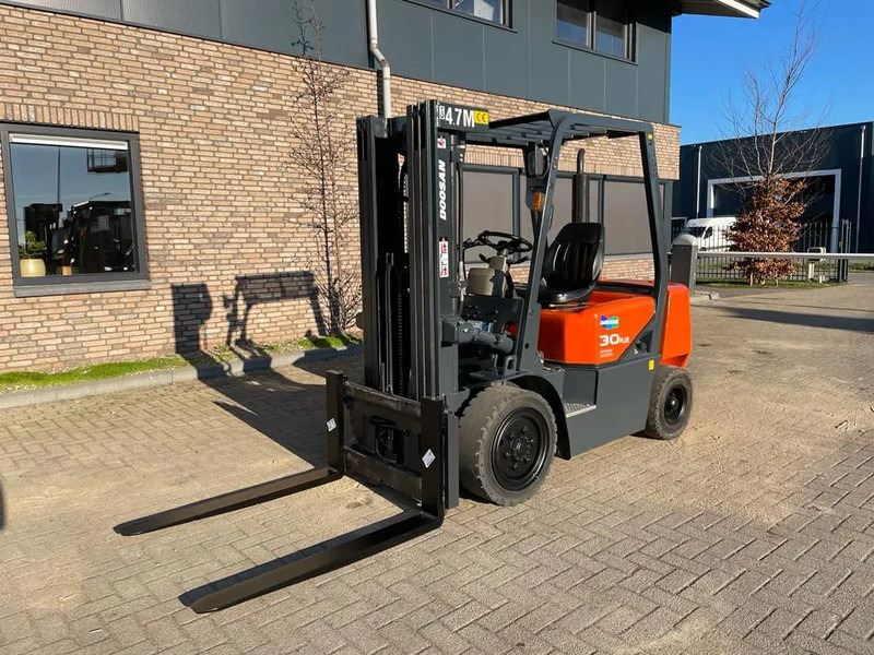 Doosan D30G Yanmar 3 ton Triplex Freelift Sideshift Diesel Heftruck 470 cm hefhoogte - Xe nâng diesel: hình 1 Doosan D30G Yanmar 3 ton Triplex Freelift Sideshift Diesel Heftruck 470 cm hefhoogte - Xe nâng diesel: hình 1