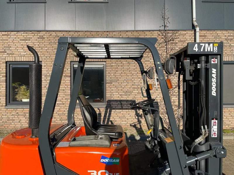 Xe nâng diesel Doosan D30G Yanmar 3 ton Triplex Freelift Sideshift Diesel Heftruck 470 cm hefhoogte: hình 11 Xe nâng diesel Doosan D30G Yanmar 3 ton Triplex Freelift Sideshift Diesel Heftruck 470 cm hefhoogte: hình 11