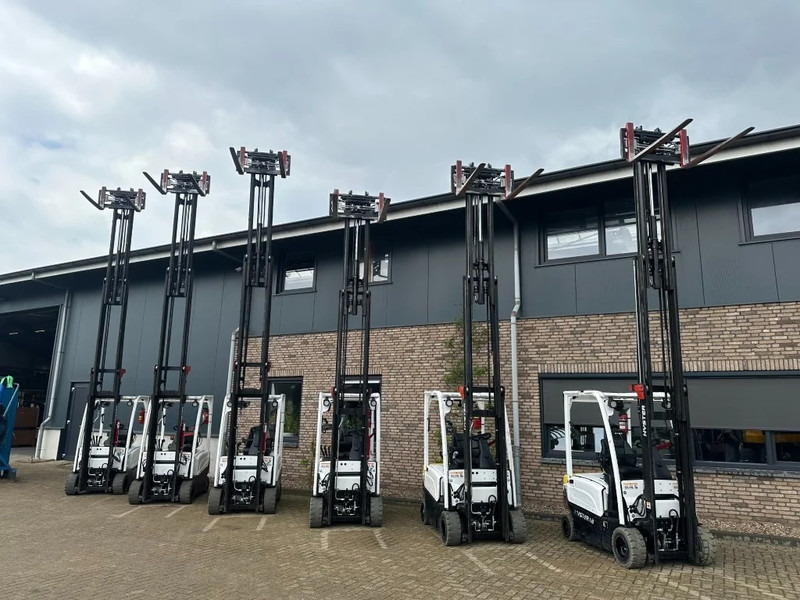 Xe nâng điện Hyster J1.8XN MWB 1.8 ton Triplex Freelift Sideshift Positioner Elektra Heftruck Accu 2023: hình 14 Xe nâng điện Hyster J1.8XN MWB 1.8 ton Triplex Freelift Sideshift Positioner Elektra Heftruck Accu 2023: hình 14