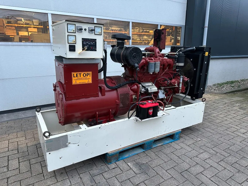 Iveco 8061 SI 07.05 A 550 Marelli 100 kVA noodstroom generatorset - Bộ phát điện: hình 5 Iveco 8061 SI 07.05 A 550 Marelli 100 kVA noodstroom generatorset - Bộ phát điện: hình 5