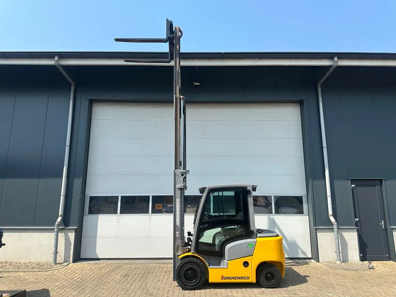 Jungheinrich DFG 425 Triplex Freelift Sideshift 2.5 ton Diesel Heftruck as New ! 675 hours ! - Xe nâng diesel: hình 2 Jungheinrich DFG 425 Triplex Freelift Sideshift 2.5 ton Diesel Heftruck as New ! 675 hours ! - Xe nâng diesel: hình 2