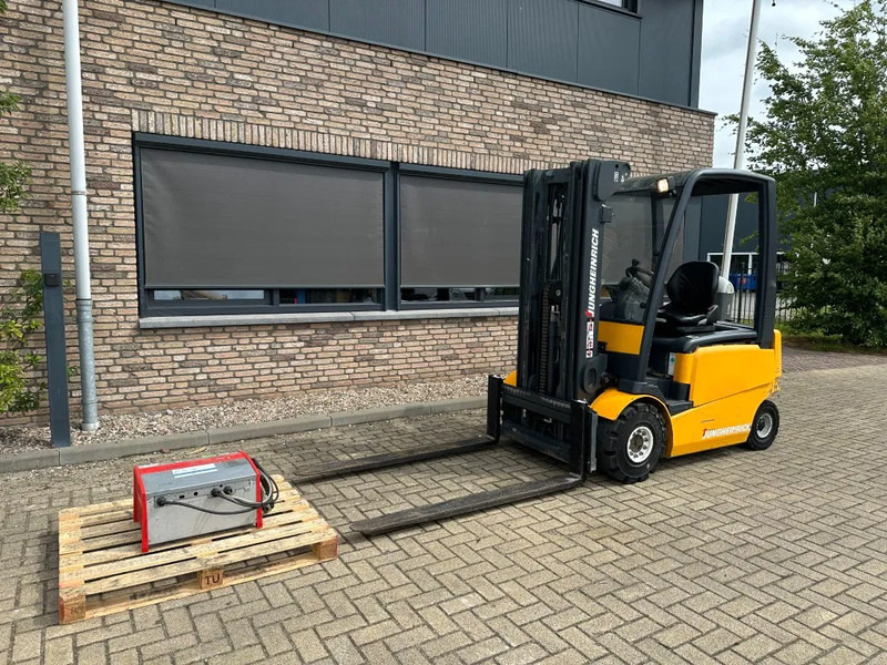 Jungheinrich EFG 425 K 2.5 ton Triplex Freelift Sideshift Elektra Heftruck - Xe nâng điện: hình 4 Jungheinrich EFG 425 K 2.5 ton Triplex Freelift Sideshift Elektra Heftruck - Xe nâng điện: hình 4