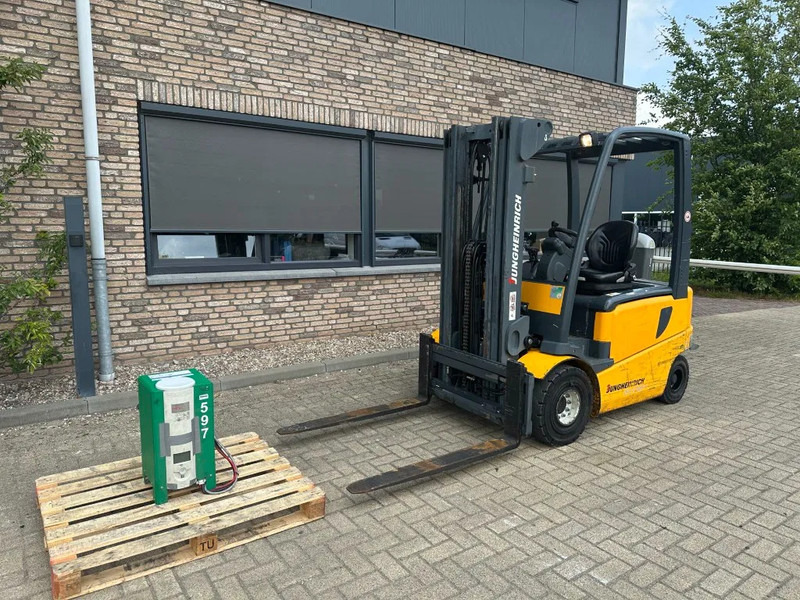 Jungheinrich EFG 425 k-470DZ/SP 2.5 ton Triplex Freelift Sideshift Elektra Heftruck Accu 2016 - Xe nâng điện: hình 4 Jungheinrich EFG 425 k-470DZ/SP 2.5 ton Triplex Freelift Sideshift Elektra Heftruck Accu 2016 - Xe nâng điện: hình 4