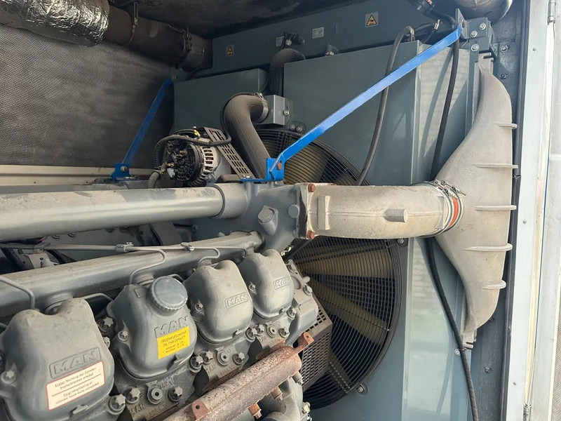 MAN MAN D2842 LE 213 met Leroy Somer 800 kVA Silent generatorset as New ! 410 hours ! - Bộ phát điện: hình 4 MAN MAN D2842 LE 213 met Leroy Somer 800 kVA Silent generatorset as New ! 410 hours ! - Bộ phát điện: hình 4
