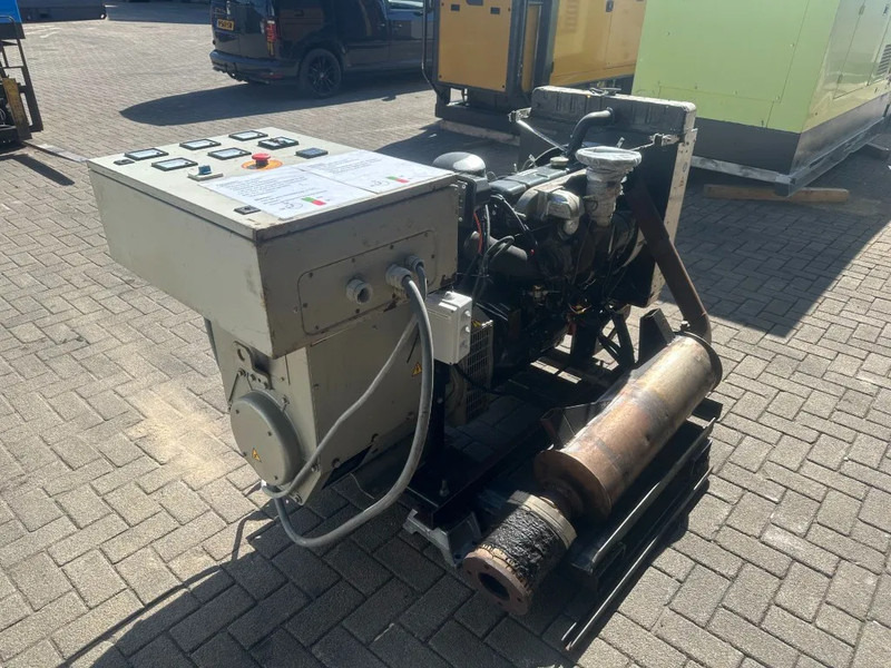 Perkins T4.236 Stamford 60 kVA generatorset 645 hours ! - Bộ phát điện: hình 3 Perkins T4.236 Stamford 60 kVA generatorset 645 hours ! - Bộ phát điện: hình 3