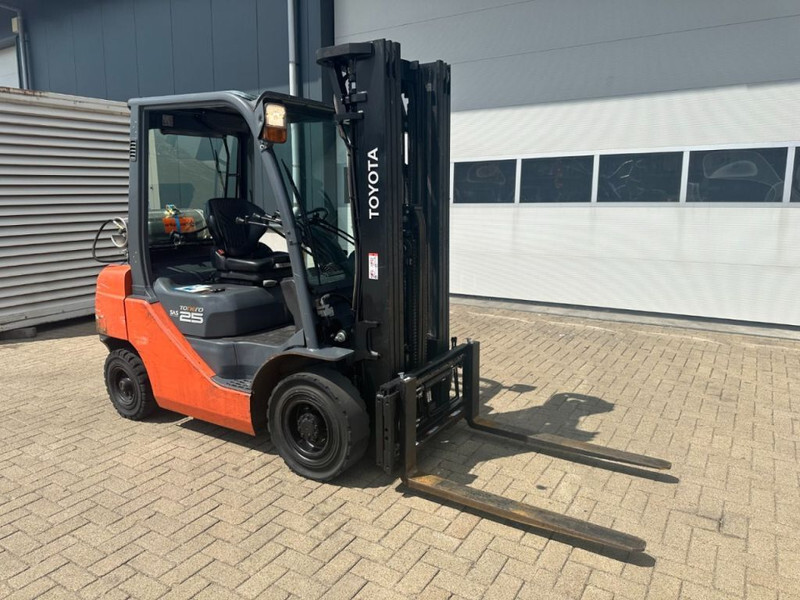 Toyota 2.5 ton Tonero 25 Triplex Freelift Sideshift LPG Heftruck - Xe nâng gas: hình 2 Toyota 2.5 ton Tonero 25 Triplex Freelift Sideshift LPG Heftruck - Xe nâng gas: hình 2
