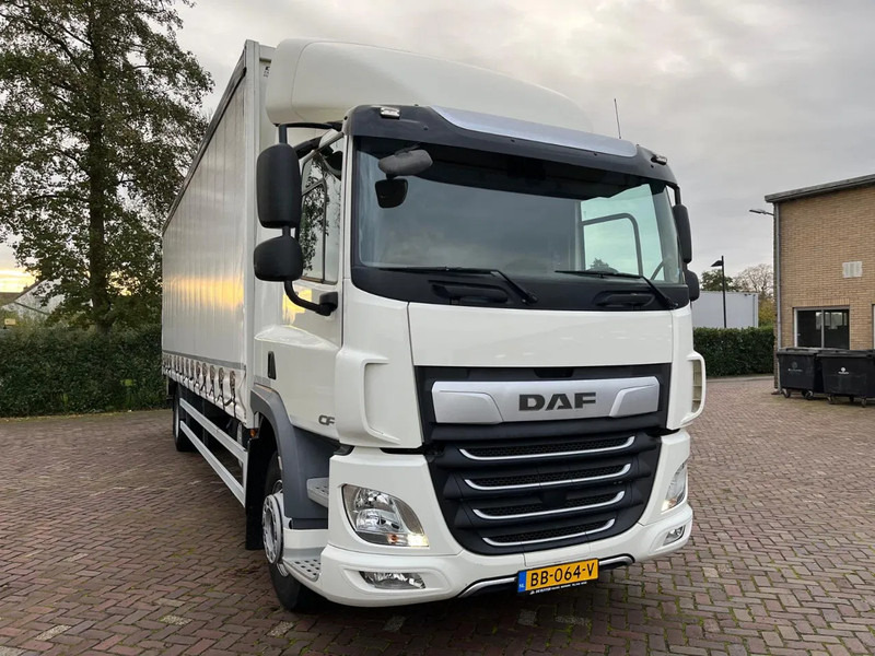 DAF CF 320 FA - Xe tải thùng mui bạt: hình 4 DAF CF 320 FA - Xe tải thùng mui bạt: hình 4