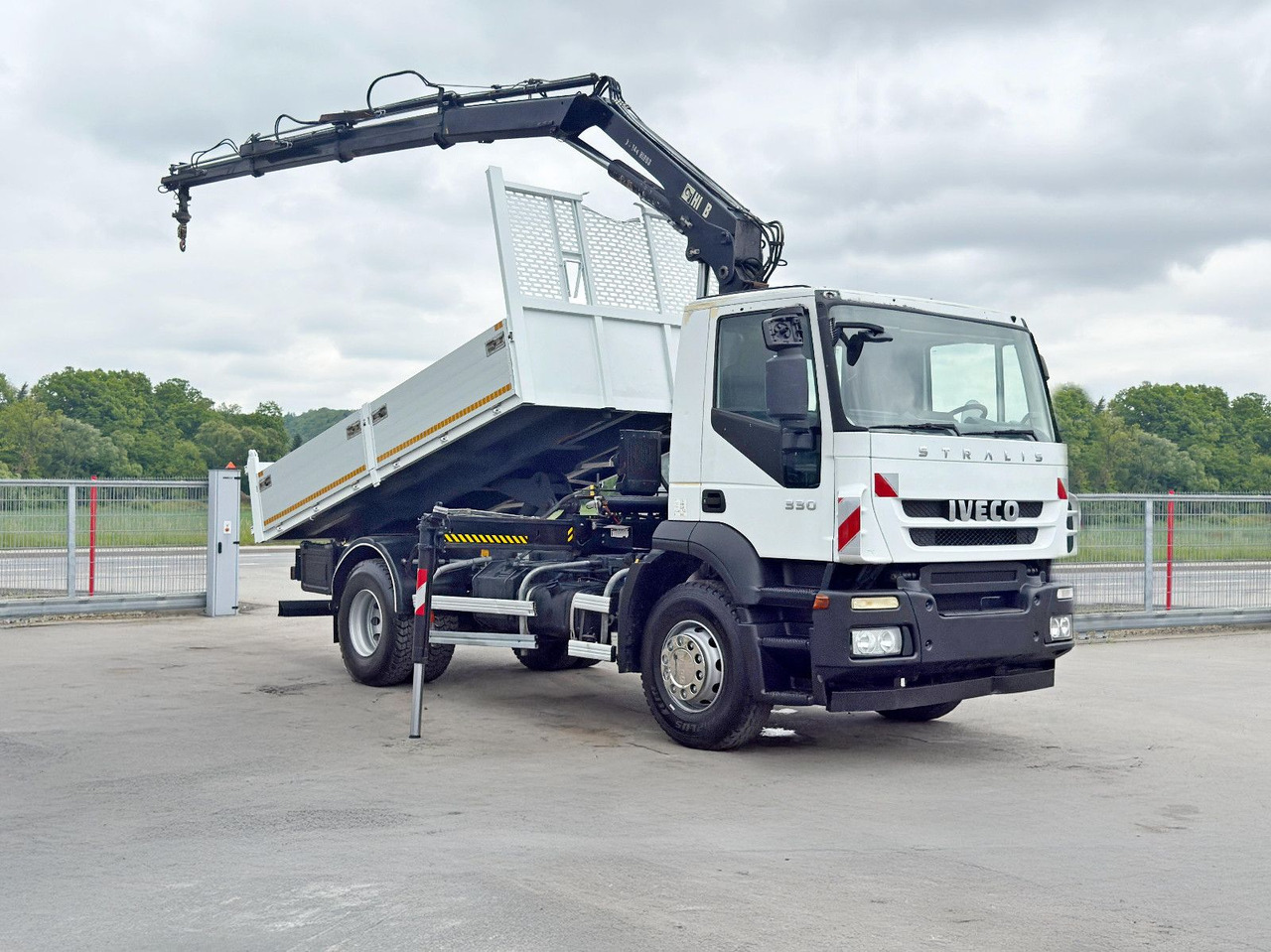Iveco STRALIS 330 *HIAB 144 BS-3 HIDUO* TOPZUSTAND - Xe ben, Xe cẩu tự hành: hình 2 Iveco STRALIS 330 *HIAB 144 BS-3 HIDUO* TOPZUSTAND - Xe ben, Xe cẩu tự hành: hình 2