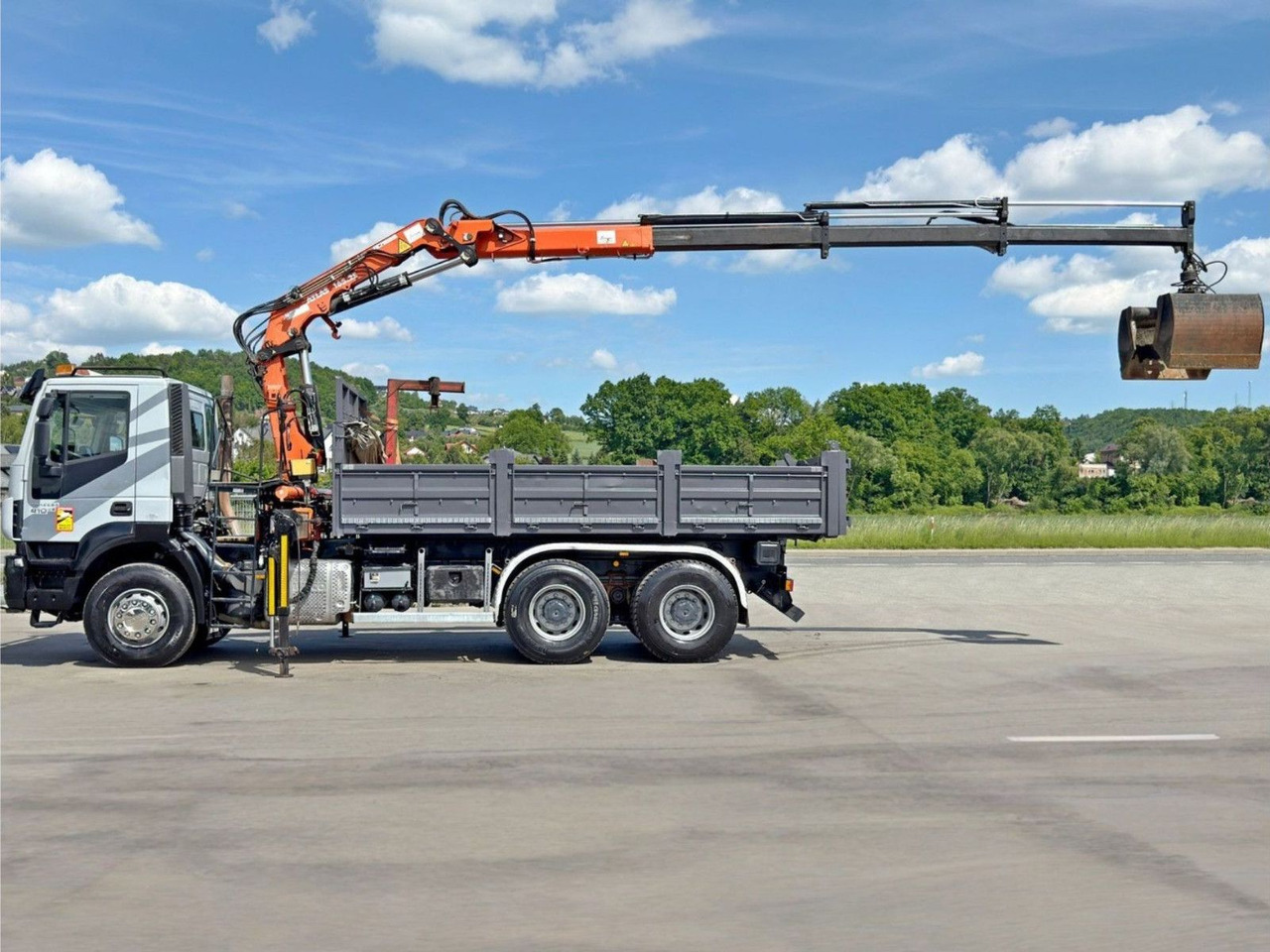 Iveco TRAKKER 410*Kipper 5,20m*ATLAS 165.2E * FUNK/6x4 Iveco TRAKKER 410*Kipper 5,20m*ATLAS 165.2E * FUNK/6x4 - Xe cẩu tự hành, Xe ben: hình 5 Iveco TRAKKER 410*Kipper 5,20m*ATLAS 165.2E * FUNK/6x4 Iveco TRAKKER 410*Kipper 5,20m*ATLAS 165.2E * FUNK/6x4 - Xe cẩu tự hành, Xe ben: hình 5