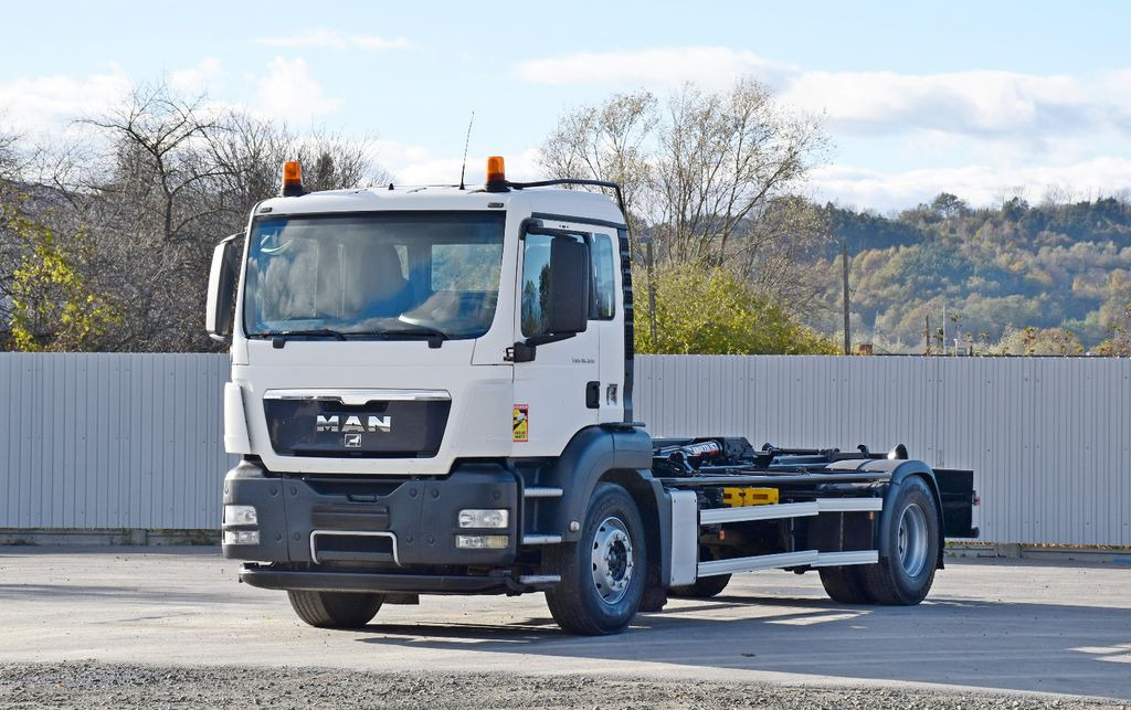 MAN TGS 18.320 Abrollkipper * Top Zustand! MAN TGS 18.320 Abrollkipper * Top Zustand! - Xe tải nâng móc: hình 1 MAN TGS 18.320 Abrollkipper * Top Zustand! MAN TGS 18.320 Abrollkipper * Top Zustand! - Xe tải nâng móc: hình 1