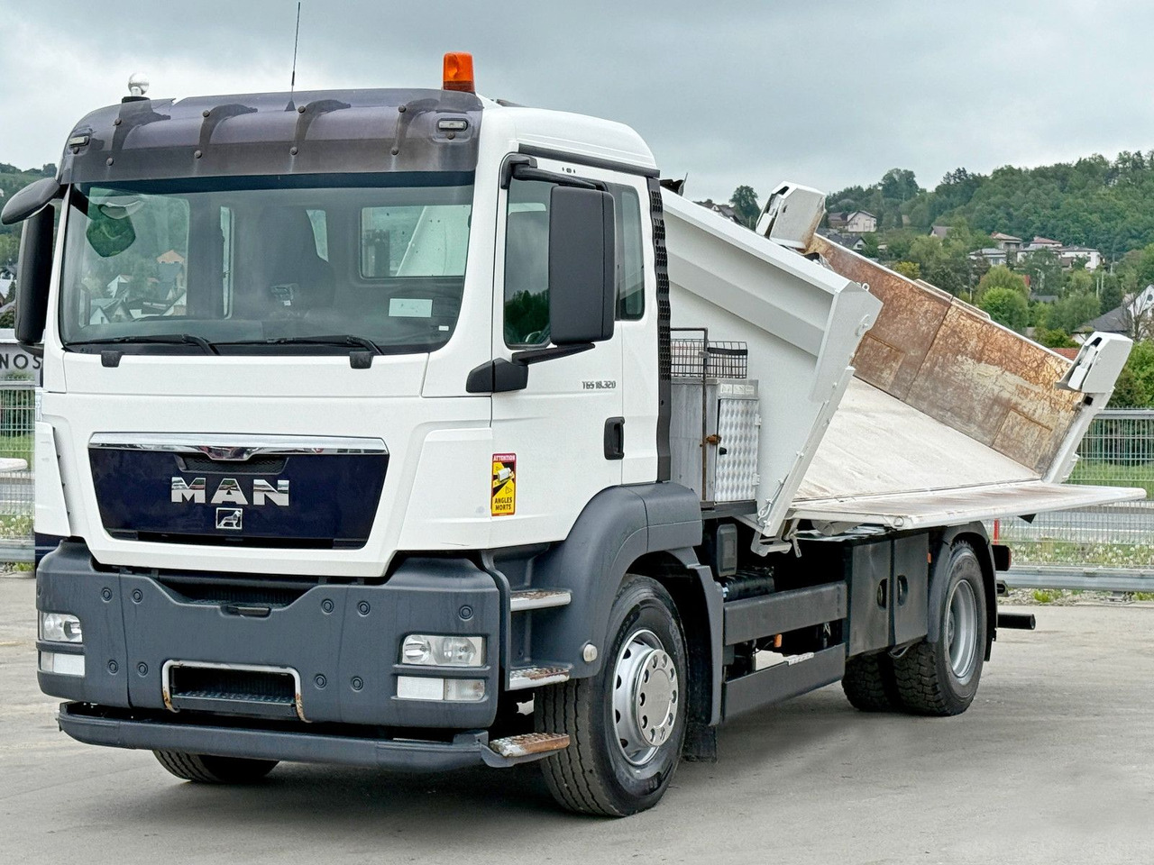 MAN TGS 18.320 * KIPPER 4,95m + BORDMATIC*TOPZUSTAND - Xe ben, Xe cẩu tự hành: hình 4 MAN TGS 18.320 * KIPPER 4,95m + BORDMATIC*TOPZUSTAND - Xe ben, Xe cẩu tự hành: hình 4