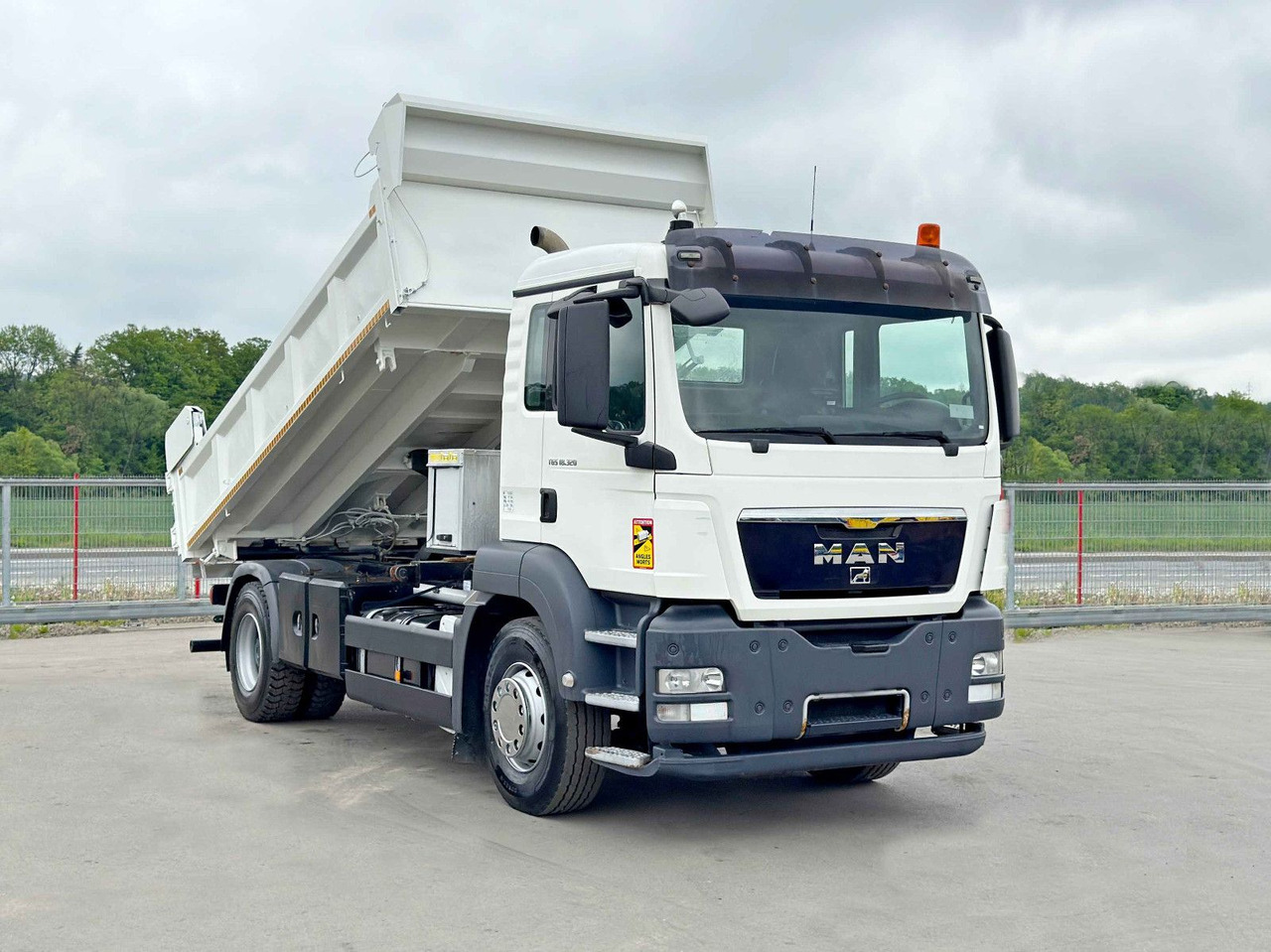 MAN TGS 18.320 * KIPPER 4,95m + BORDMATIC*TOPZUSTAND - Xe ben, Xe cẩu tự hành: hình 2 MAN TGS 18.320 * KIPPER 4,95m + BORDMATIC*TOPZUSTAND - Xe ben, Xe cẩu tự hành: hình 2